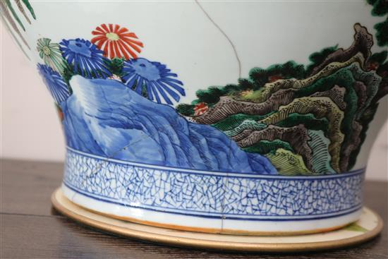 A large Chinese wucai jar, 19th century, height 34cm, cracked